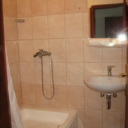 Minini Dvori Villa Nerezisca